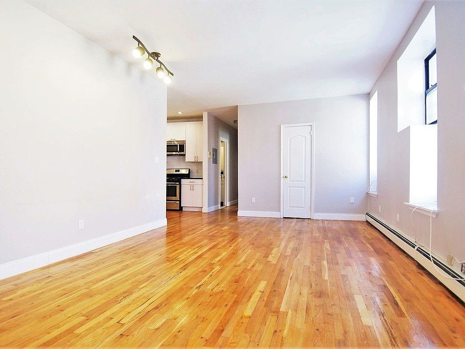 1st image of 300 W 113th St #31