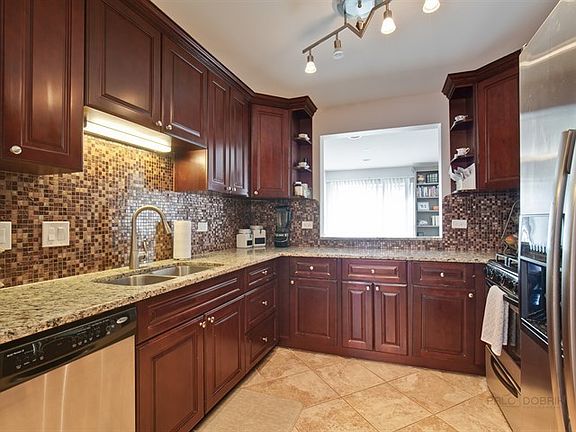 5th image of 424 W Happfield Dr