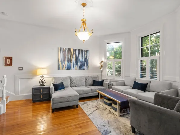 105 Pleasant St APT 2, Arlington, MA 02476