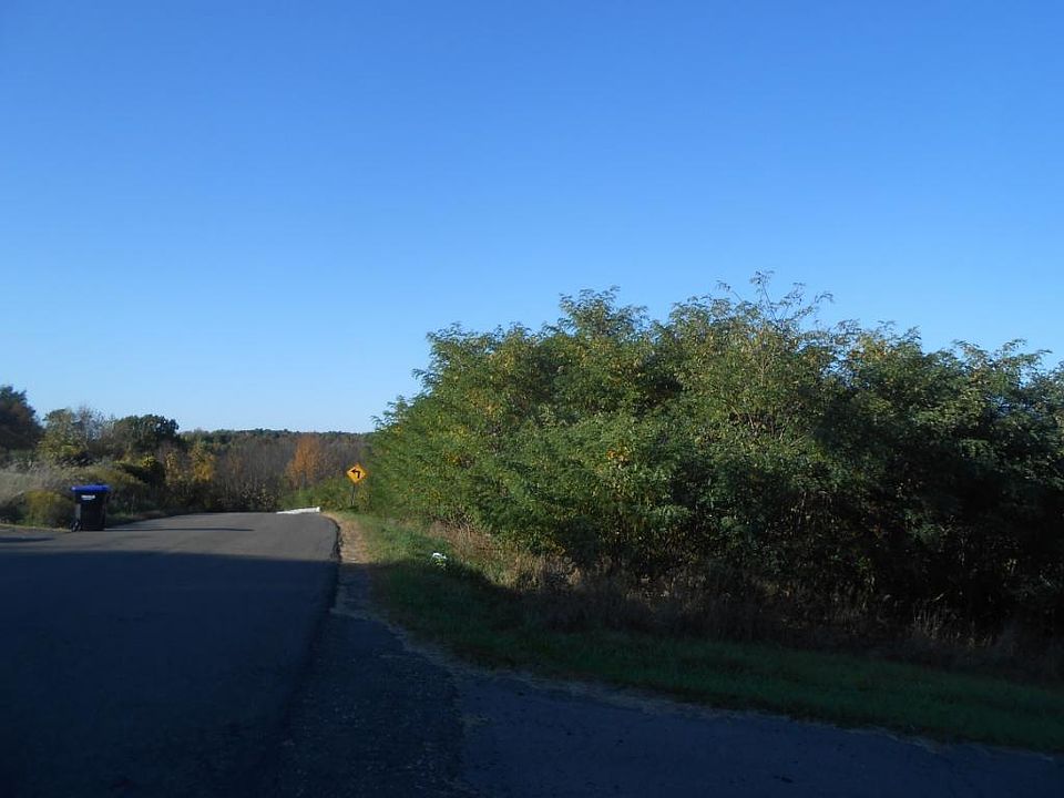2nd image of 208 Brown Rd