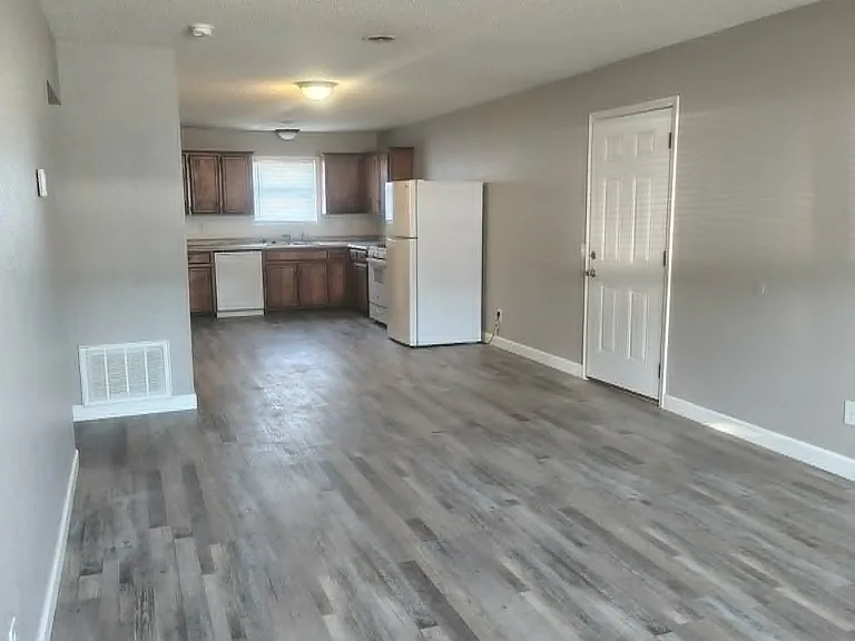 608 Compton Ave #4 — Photo 1