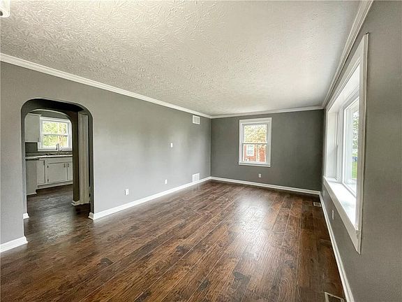 5th image of 1007 Watson St