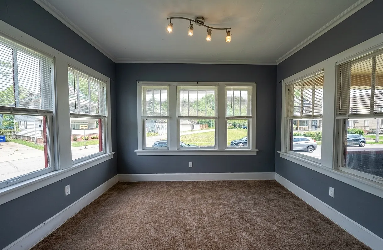 3 bed, 1386 sqft, $1,604 — Photo 2