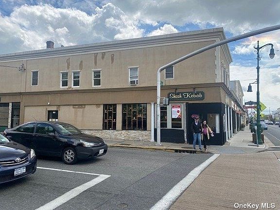 4th image of 302 Maple Ave #2