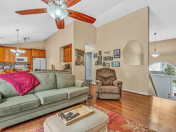 3rd image of 2335 Oakleaf Dr