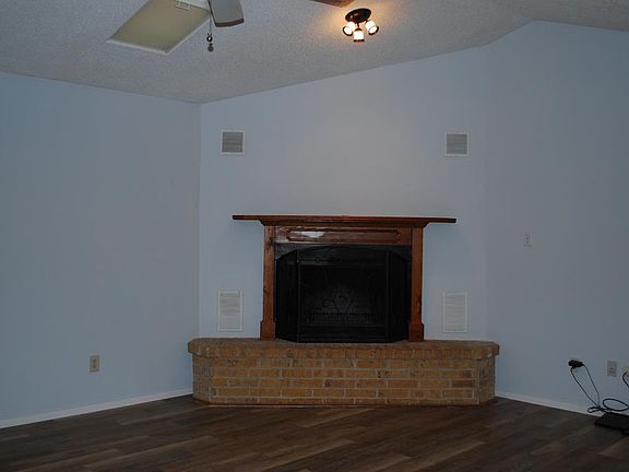 3rd image of 424 Mack Hollimon Dr