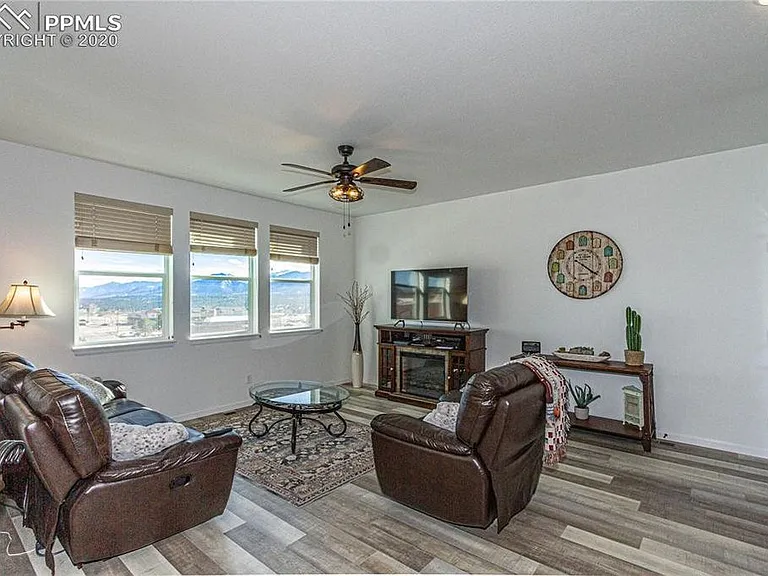 859 Marine Corps Dr — Photo 2
