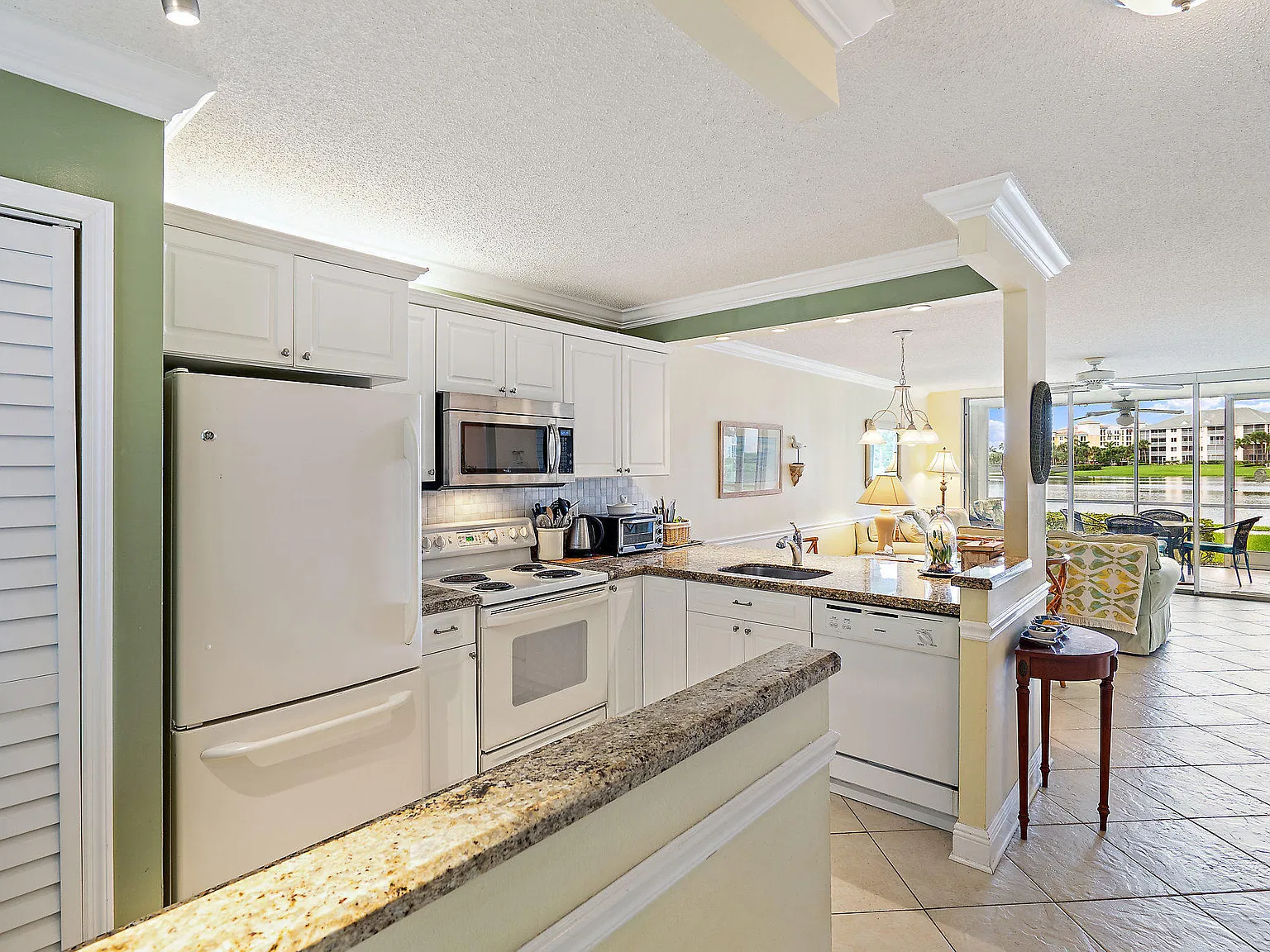 2 bed, 2.0 bath, 1056 sqft, $2,500 — Photo 4
