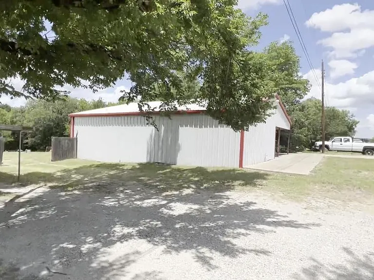 2104 S Oak Ave — Photo 11