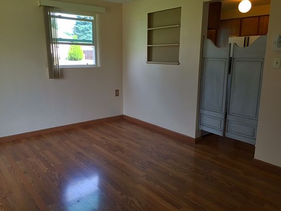 3rd image of 2228 E South Crescent Ave