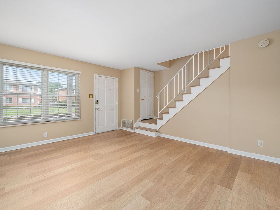1st image of 447 Olian Dr