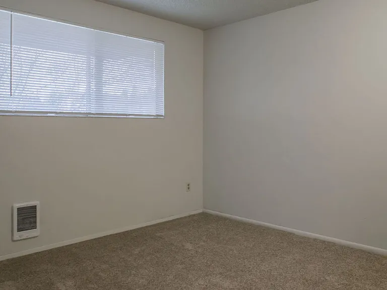 1526 7th St (Columbia Apts) — Photo 6