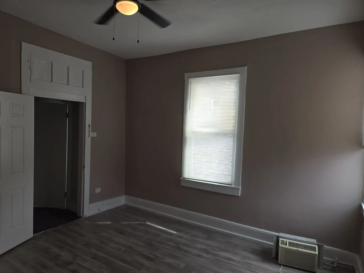 2 bed, 1.5 bath, 1000 sqft, $1,350 — Photo 3