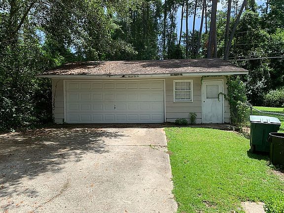 Detached Garage