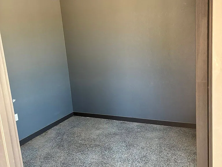 4812 N Rockwell Ave — Photo 5