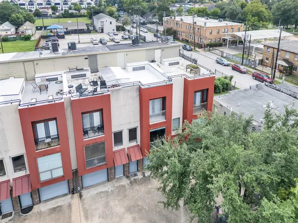 310 S Jensen Dr APT 2, Houston, TX 77003