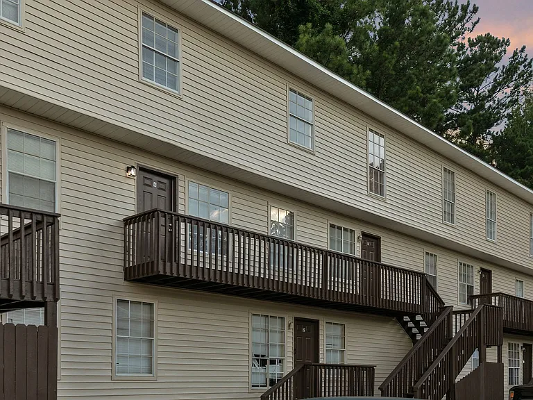 Pineview Apartments — Photo 18