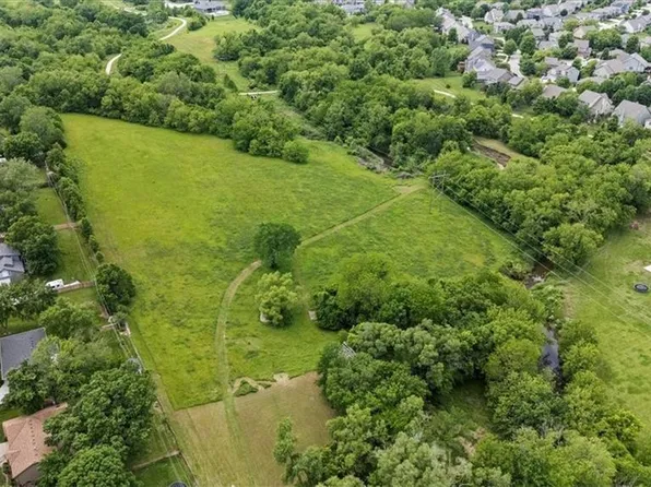 6246 Woodland Dr, Shawnee, KS 66218