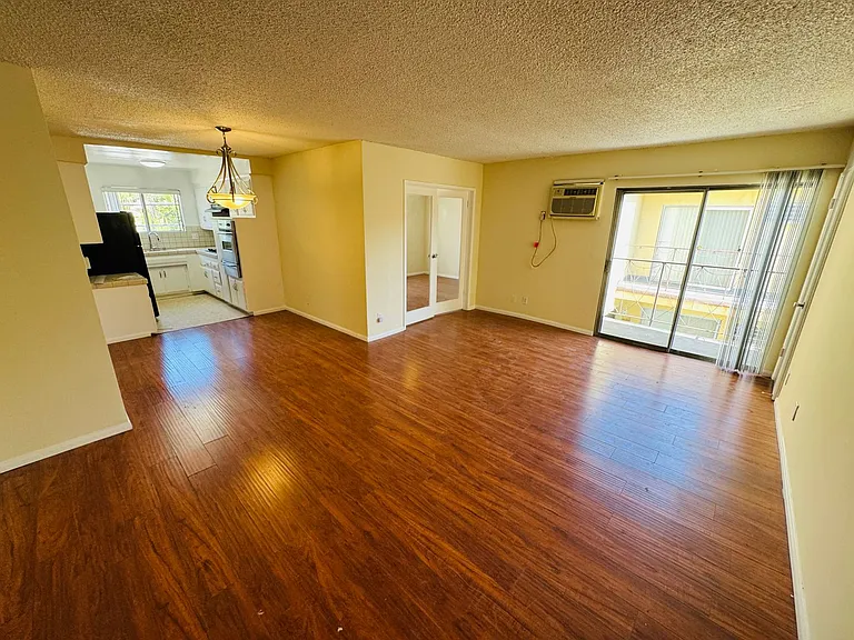 1211 N Ogden Dr — Photo 31