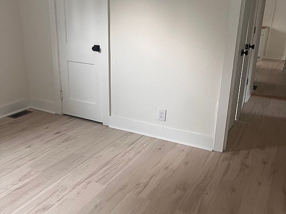 4th image of 4723 Evanston Ave