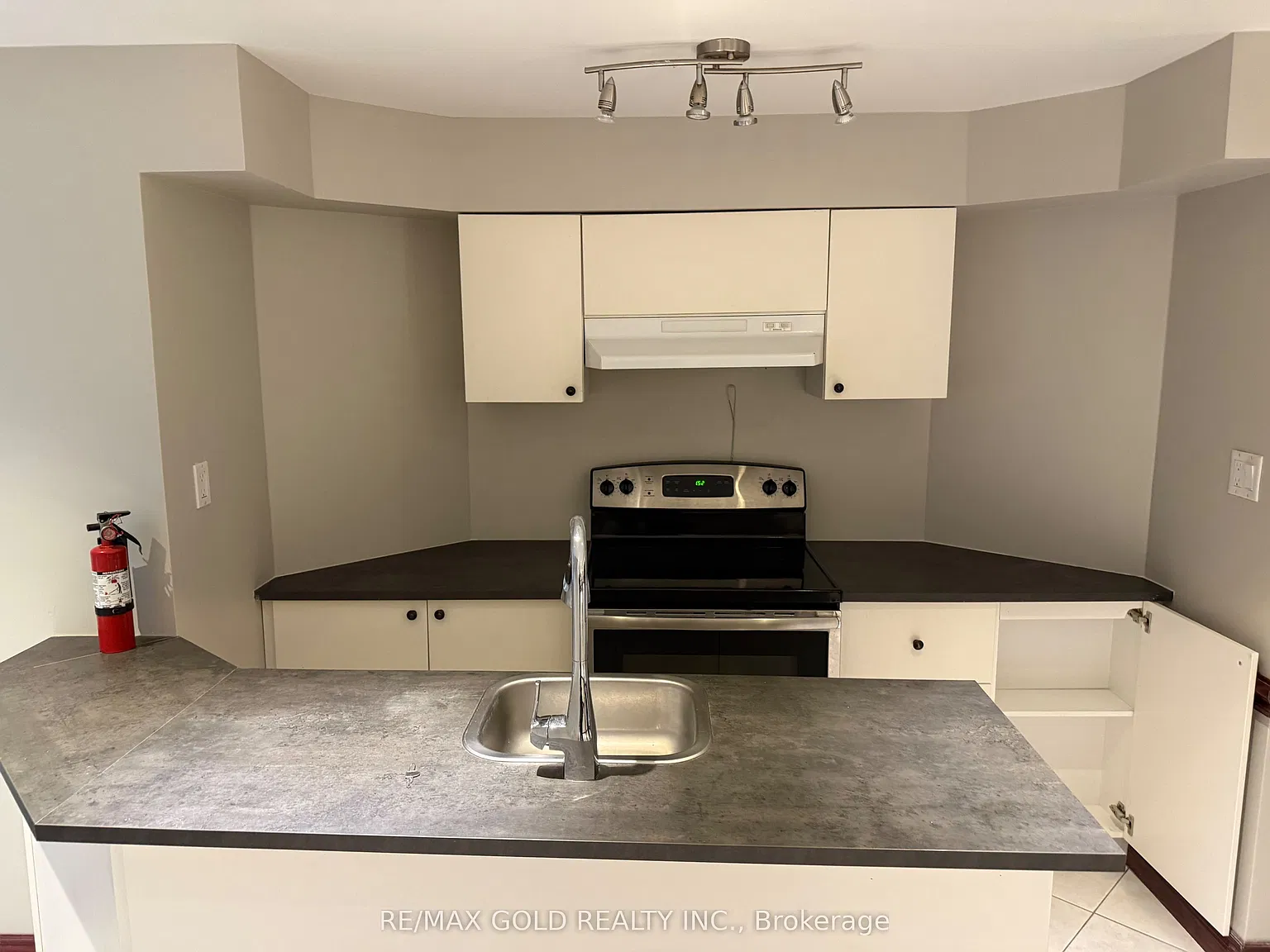 2 bed, $1,899 — Photo 3