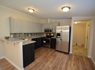 142 Sweetwater Dr, Statesville, NC 28625