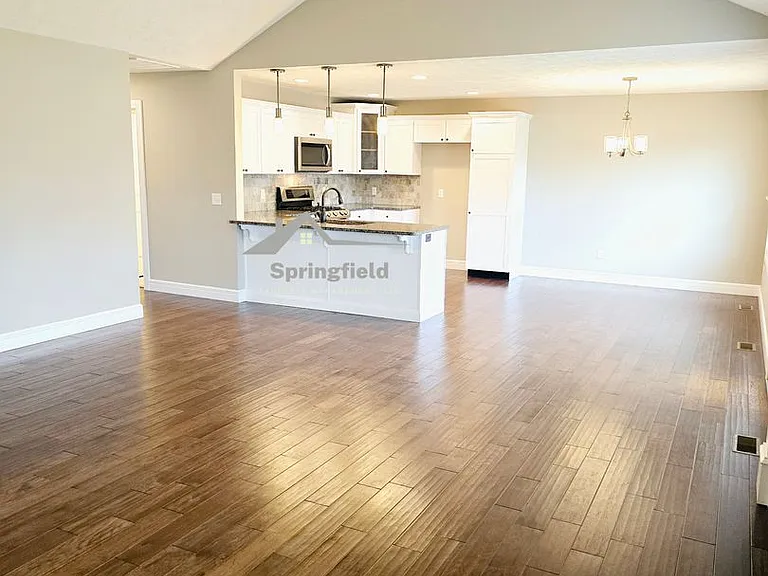 4559 E Cromwell St — Photo 5