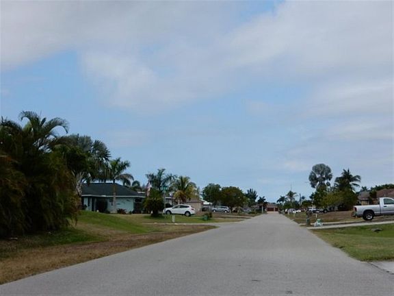 5th image of 843 SW 32nd Ter