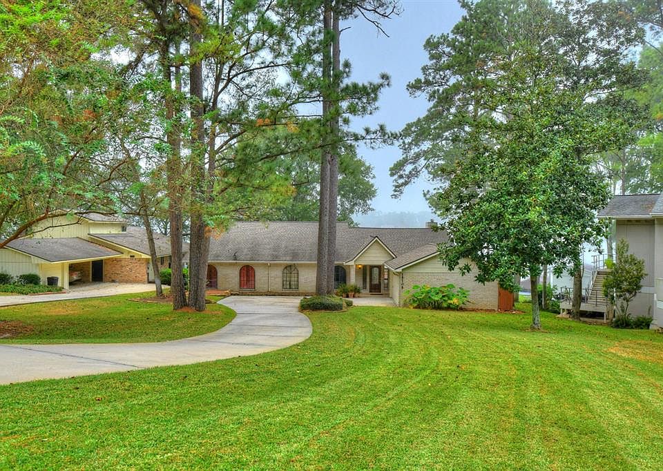 1st image of 15705 Lakeway Dr