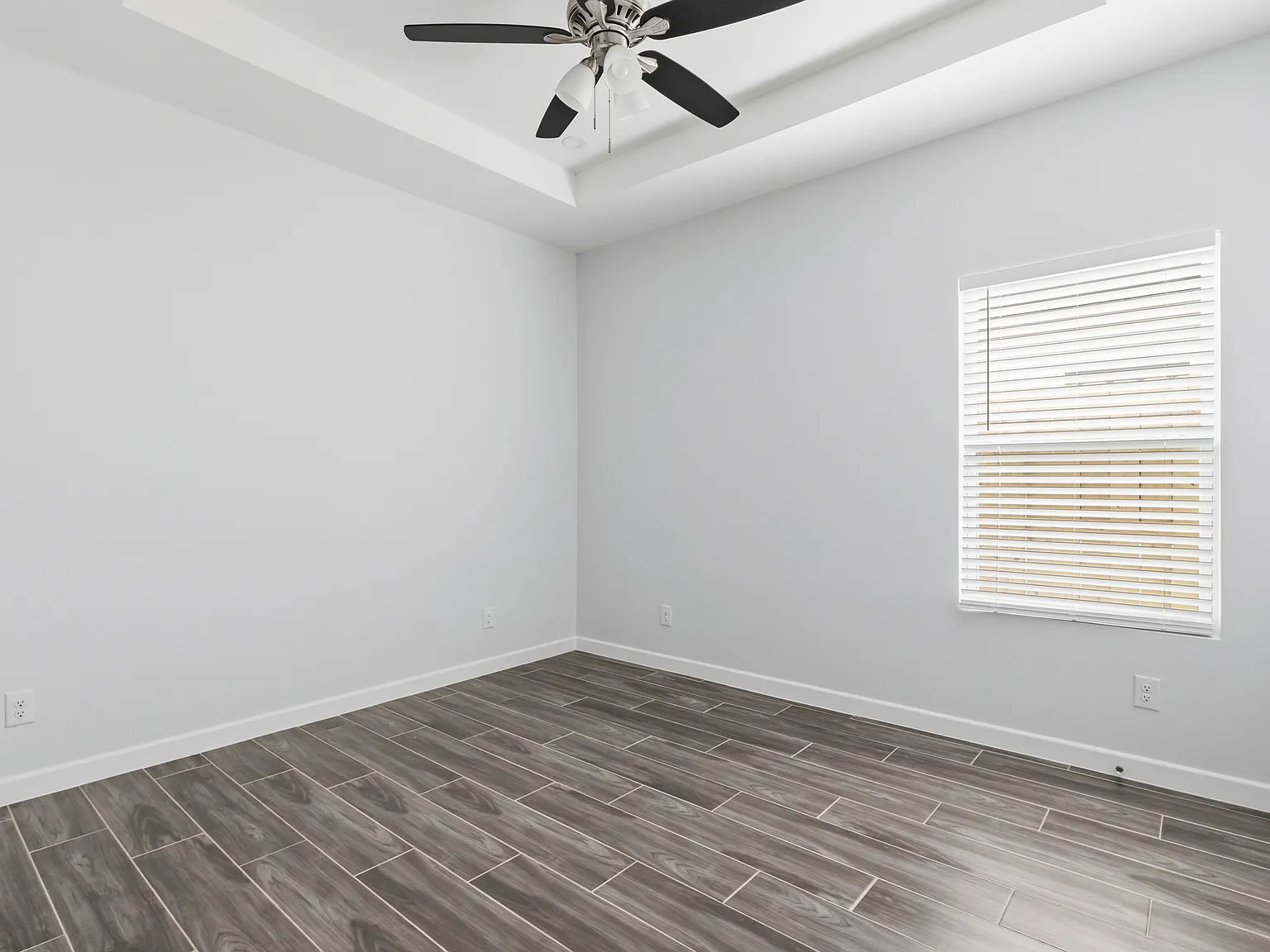 2904 S Links Drive - 4-Front — Photo 4