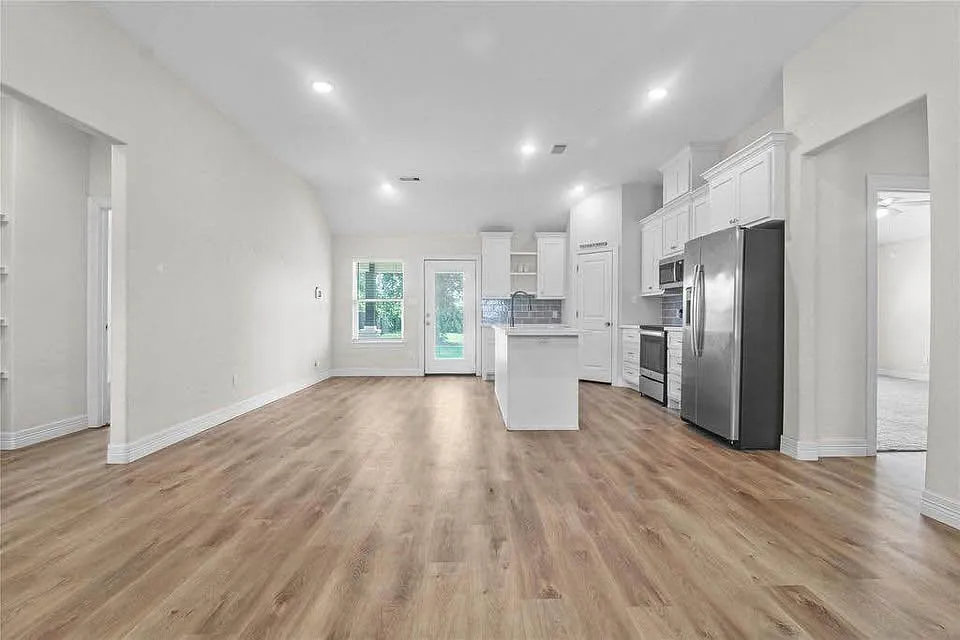 3 bed, 1589 sqft, $1,995 — Photo 3