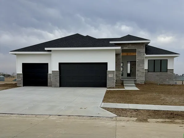 11722 S 124th Ave, Papillion, NE 68046