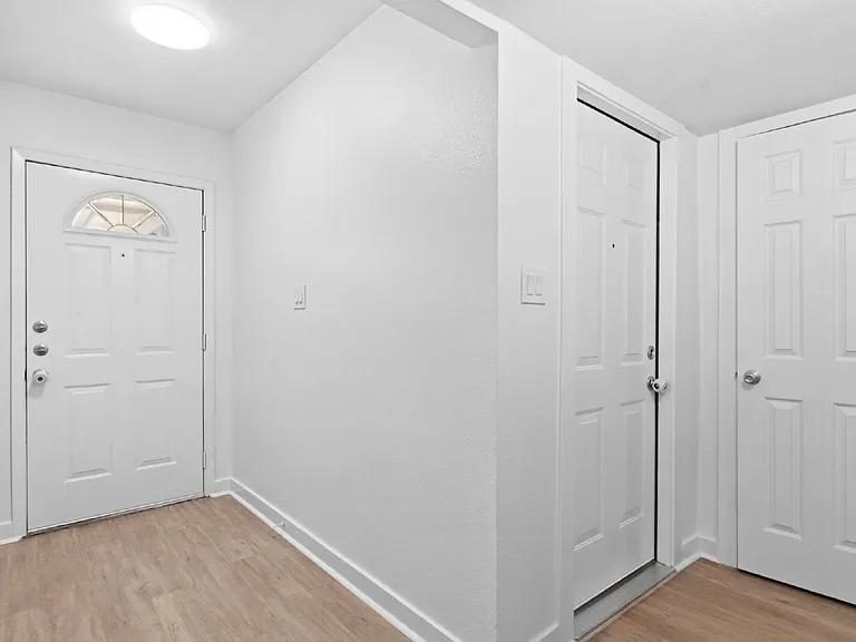 809 James St — Photo 4
