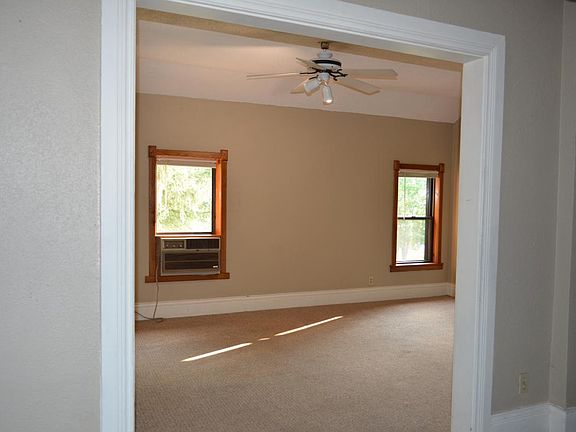 2nd image of 428 E Sanborn St #2