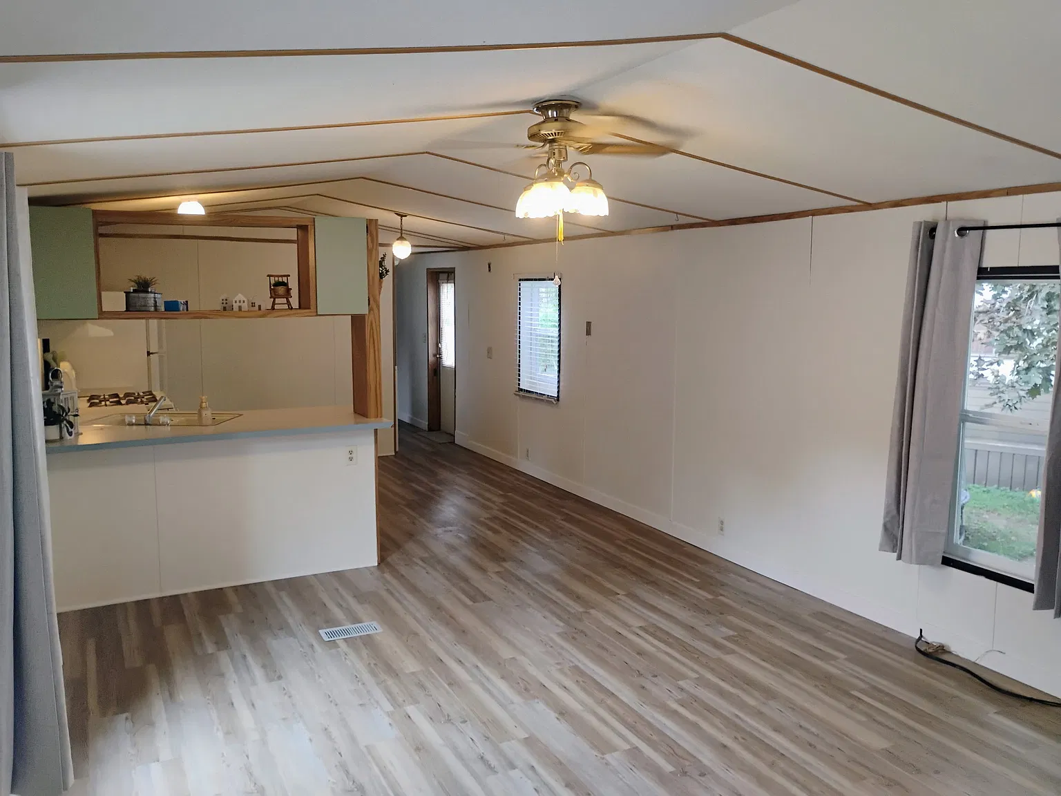 2 bed, 952 sqft, $1,055 — Photo 4