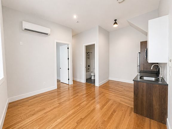 3rd image of 481 Evergreen Ave #1R