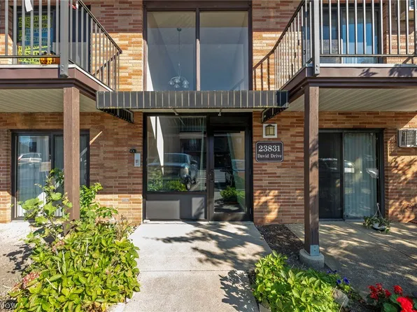 23831 David Dr Unit 108, North Olmsted, OH 44070