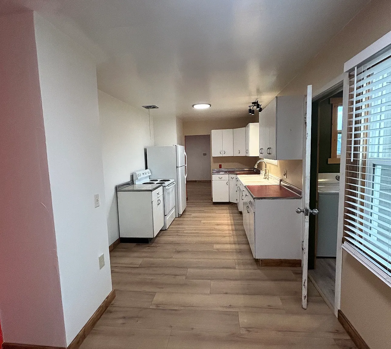3 bed, 1100 sqft, $1,100 — Photo 2