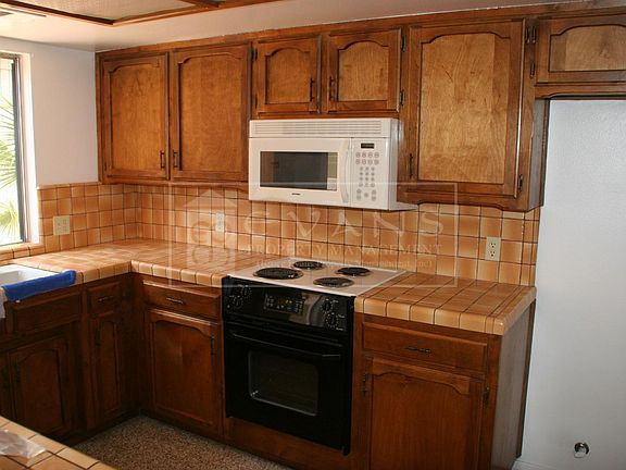 3rd image of 2600 E Tulare Ave