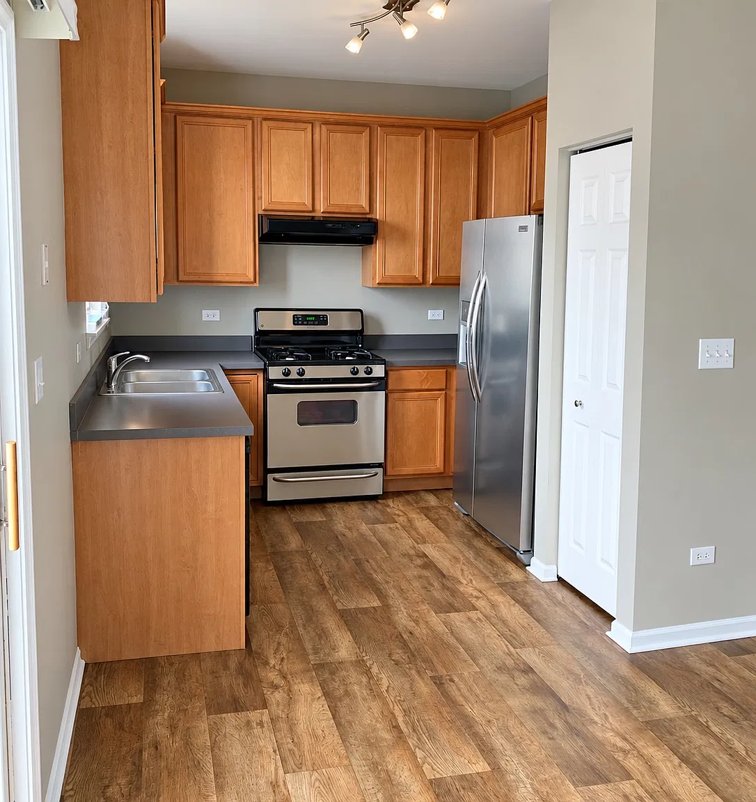 2 bed, 1.5 bath, 1308 sqft, $2,250 — Photo 2