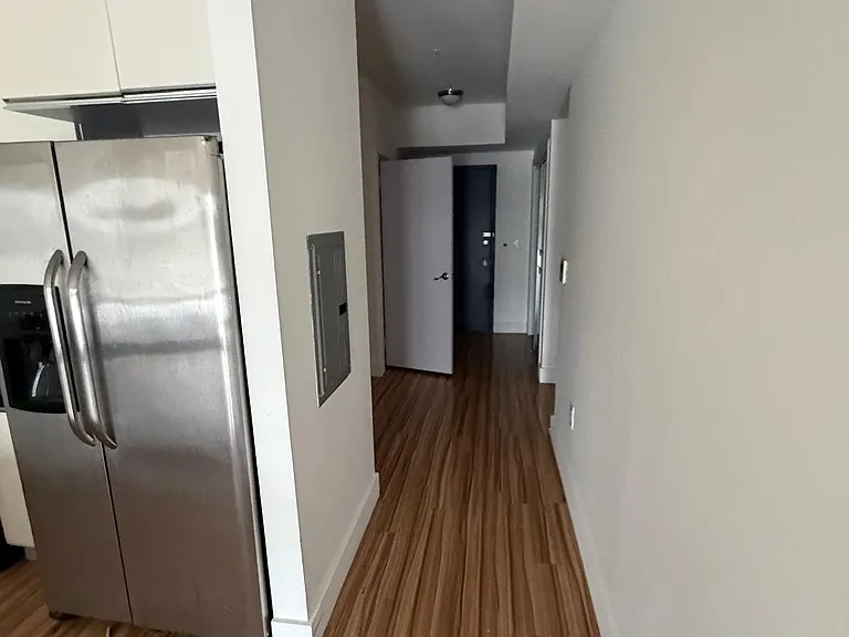 4930-0 405 — Photo 3
