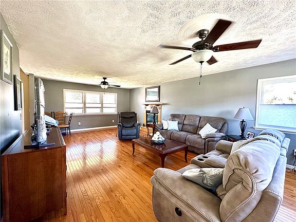 5th image of 4752 Clawson Dr