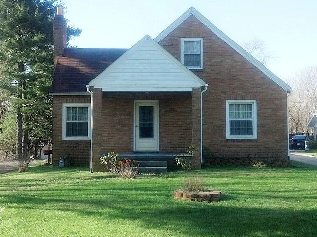 940 Park Ave E photo 1