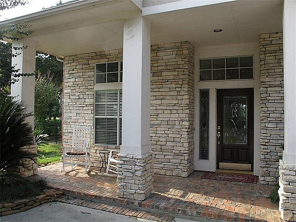 Inviting front entry way!