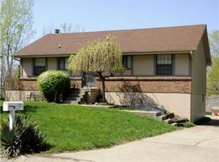 112 SE Flagstone Dr, Lees Summit, MO 64063