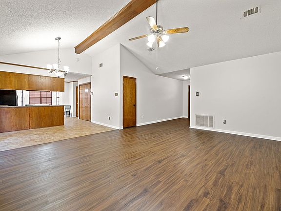 5th image of 205 Amber Oaks Dr