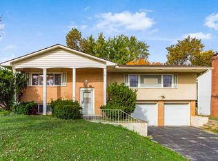 952 Amberly Pl, Columbus, OH 43220