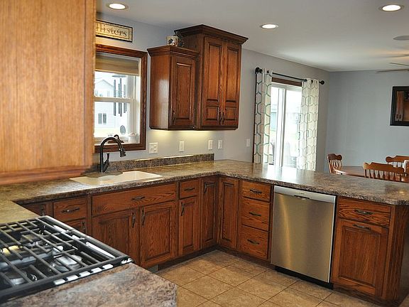 5th image of 612 Meadowland Ct