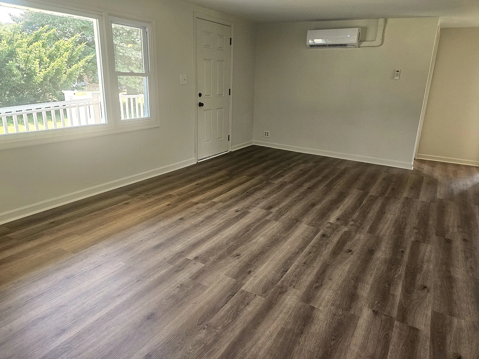 3 bed, 1100 sqft, $2,200 — Photo 4