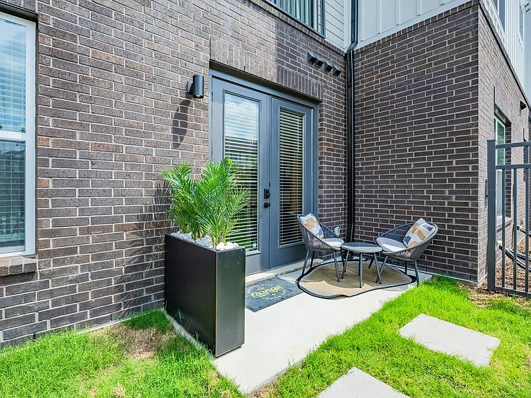 Range Vista — Photo 15